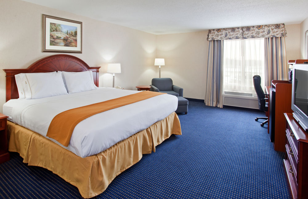 Holiday Inn Express Hotel & Suites Cleveland - Richfield, an IHG Hotel