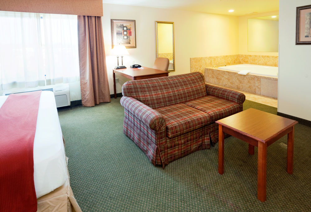 Holiday Inn Express Hotel & Suites Rocky Mount, an IHG Hotel