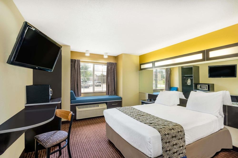 MICROTEL INN & SUITES BY WYNDHAM BOWLING GREEN