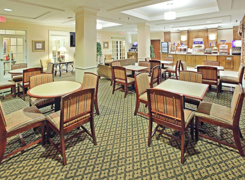 Holiday Inn Express and Suites Pine Bluff