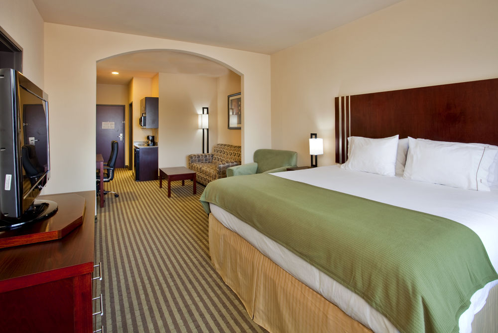 HOLIDAY INN EXPRESS HOTEL AND SUITES GUTHRIE NORTH EDMOND