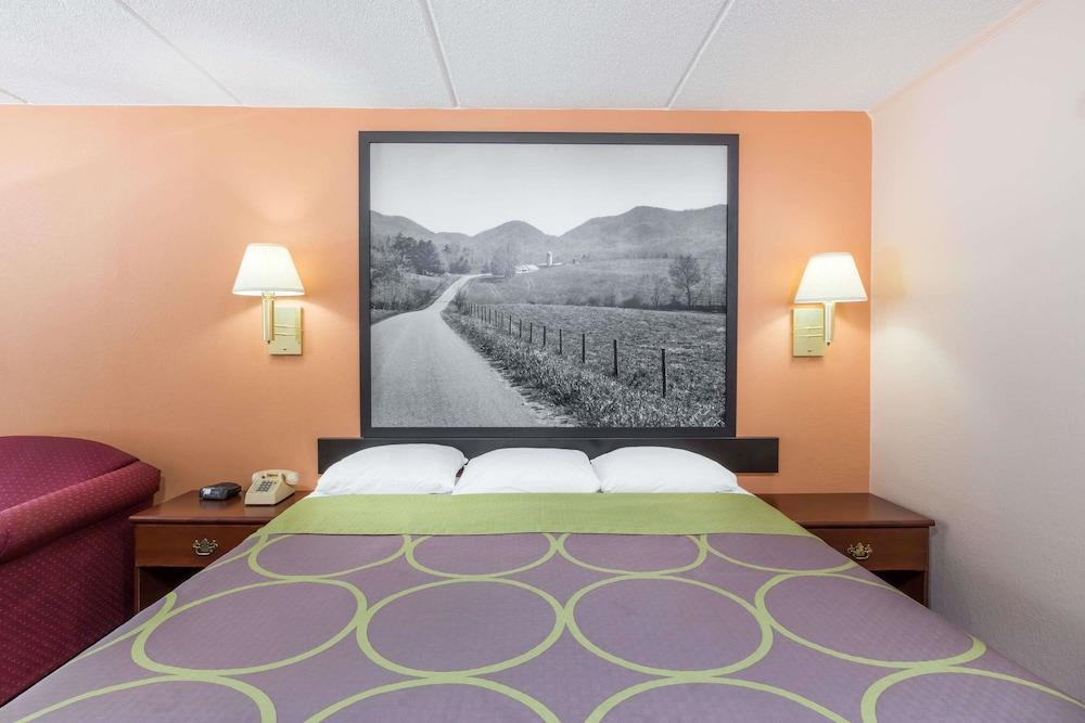 Super 8 by Wyndham Black Mountain