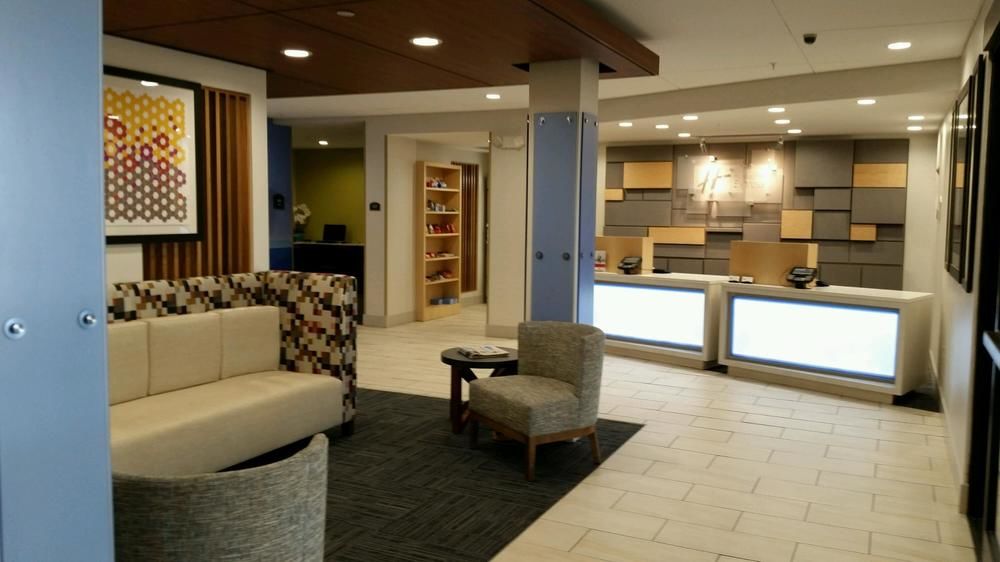 HOLIDAY INN EXPRESS KNOXVILLE-