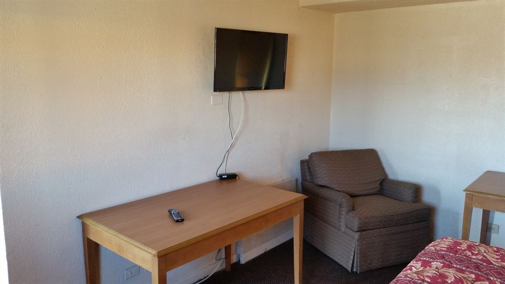Skylark Motel