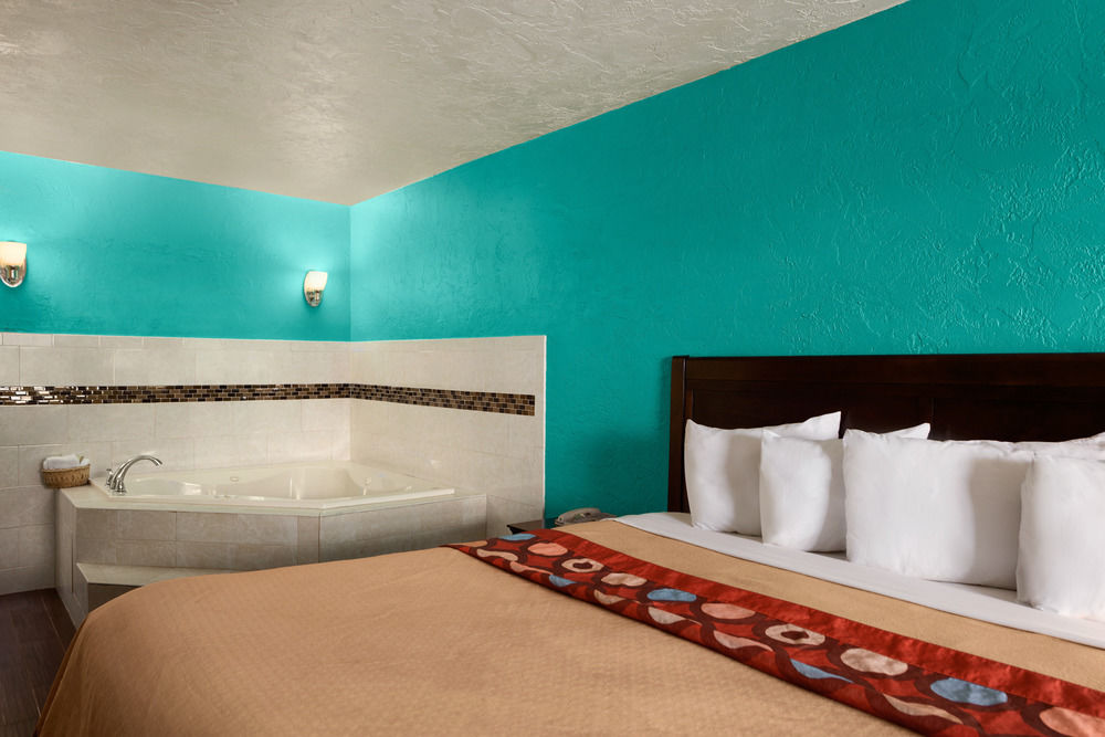 SUPER 8 MOTEL BRADENTON