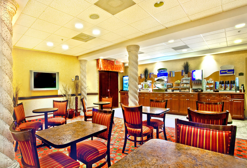 Holiday Inn Express and Suites Clewiston