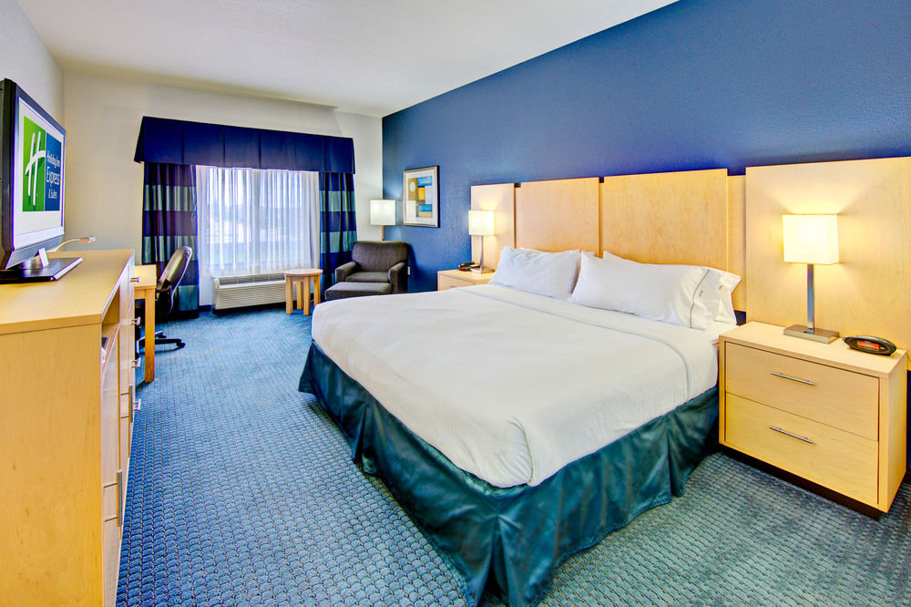 HOLIDAY INN EXPRESS HOTEL AND SUITES HUTTO