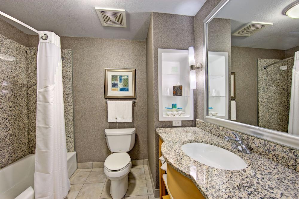 Photo of [subject] HOLIDAY INN EXPRESS HOTEL AND SUITES HUTTO