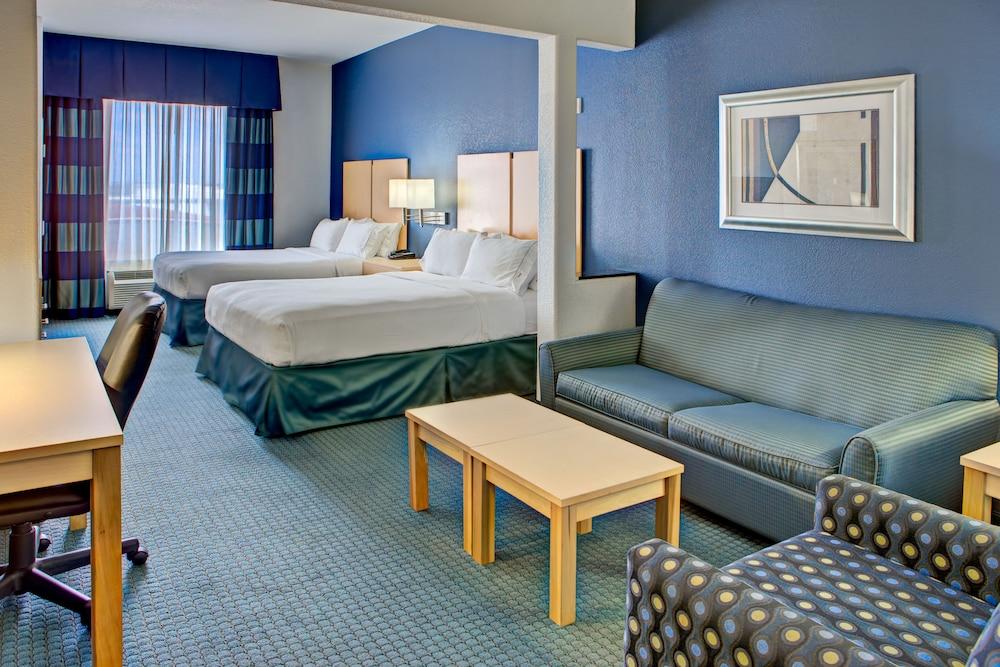 Photo of [subject] HOLIDAY INN EXPRESS HOTEL AND SUITES HUTTO