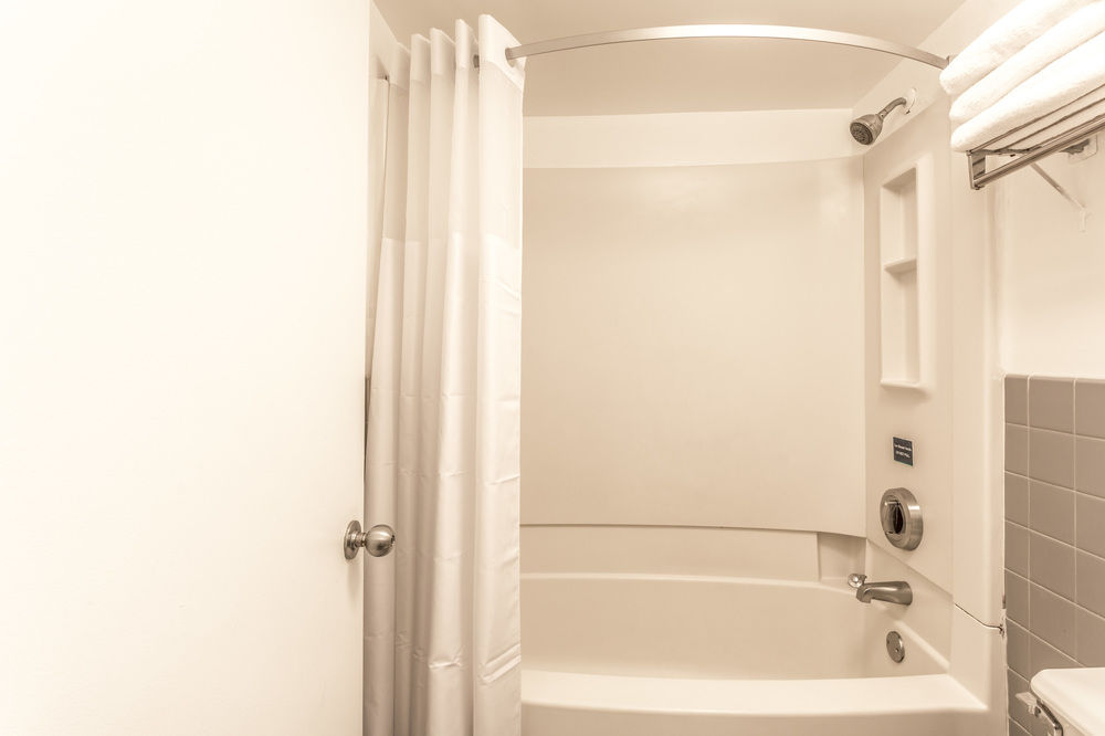 Travelodge by Wyndham Virginia Beach Bay Beach