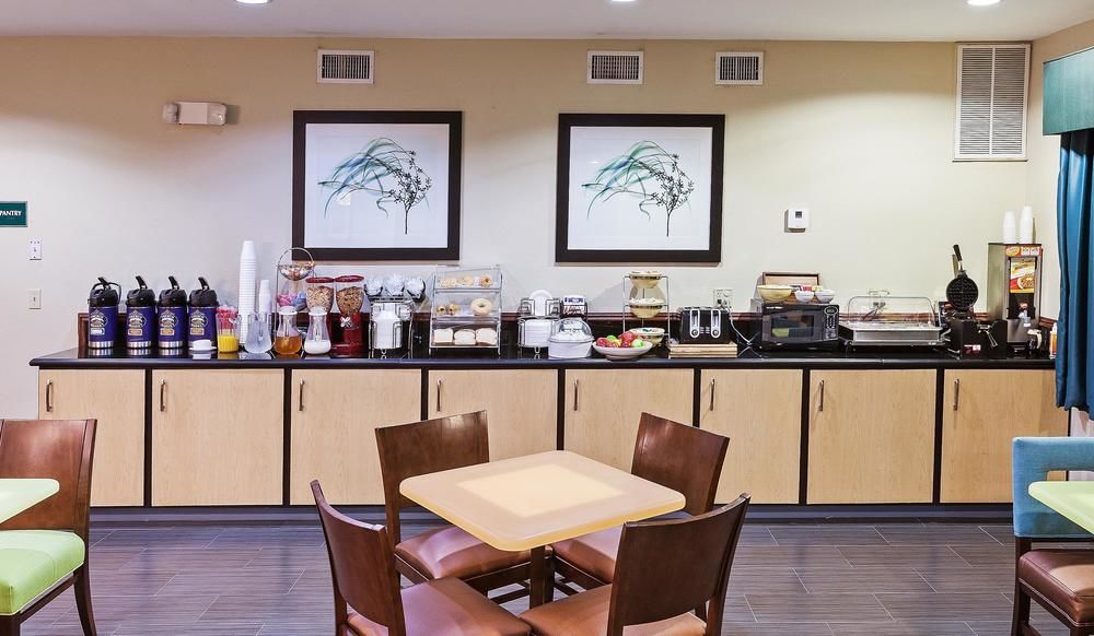 La Quinta Inn & Suites by Wyndham Pasadena