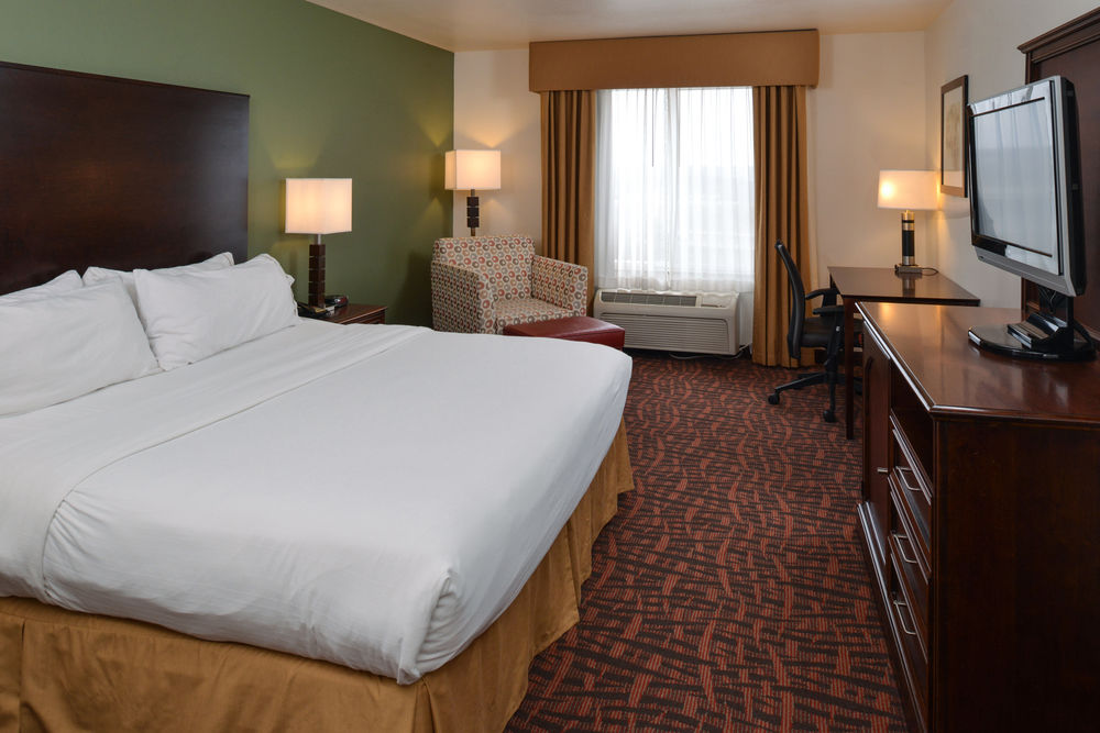 HOLIDAY INN EXPRESS HOTEL AND SUITES CHERRY HILLS
