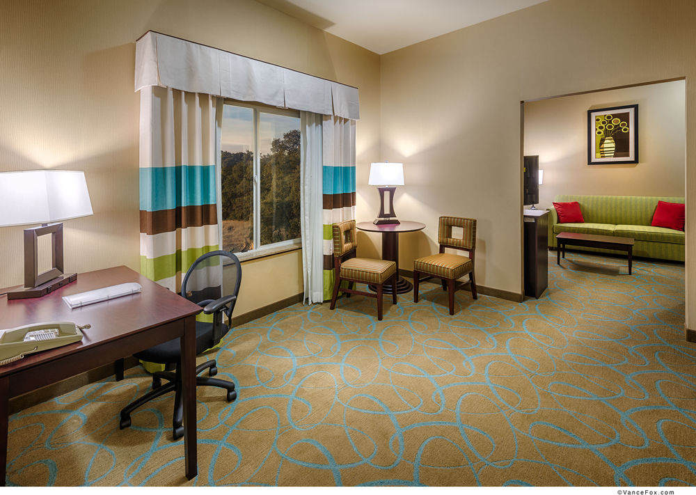 HOLIDAY INN EXPRESS & SUITES RED BLUFF-SOUTH REDDING AREA