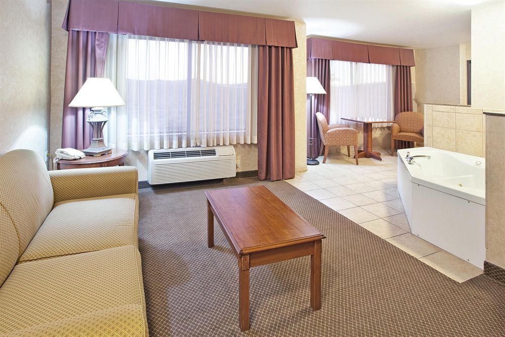 Holiday Inn Express Hotel & Suites Barstow-Outlet Center, an IHG Hotel