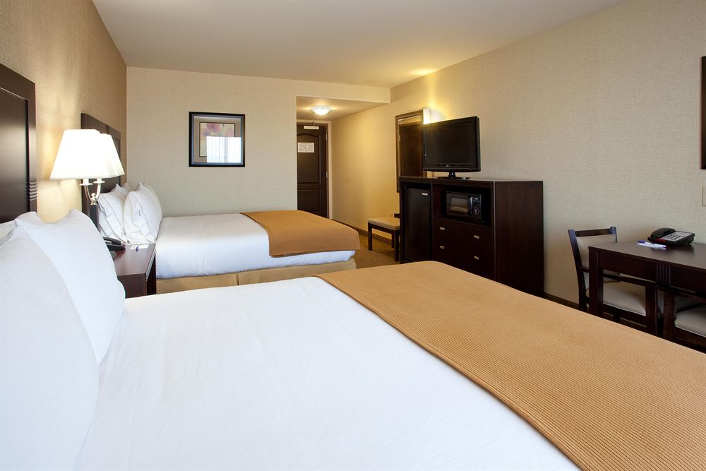 HOLIDAY INN EXPRESS HOTEL AND SUITES FRESNO SOUTH