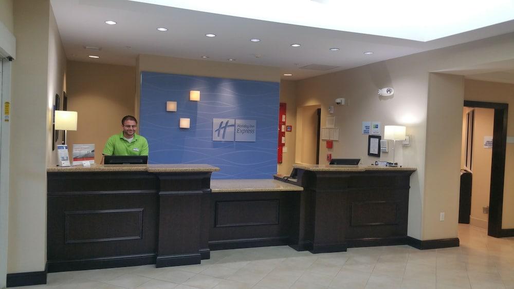 HOLIDAY INN EXPRESS HOTEL AND SUITES FT MYERS WEST-THE FORUM