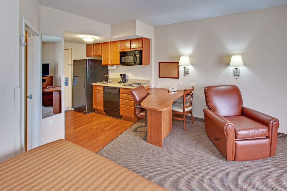 Candlewood Suites Omaha Airport