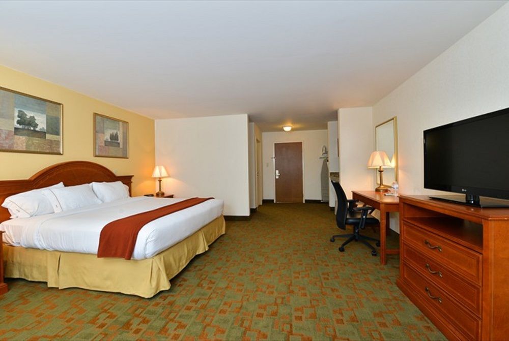 Holiday Inn Express Hotel & Suites Petersburg-Dinwiddie, an IHG Hotel