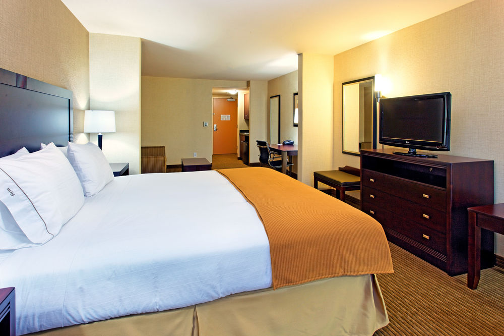 HOLIDAY INN EXPRESS HOTEL AND SUITES FRESNO NORTHWEST-HERNDON