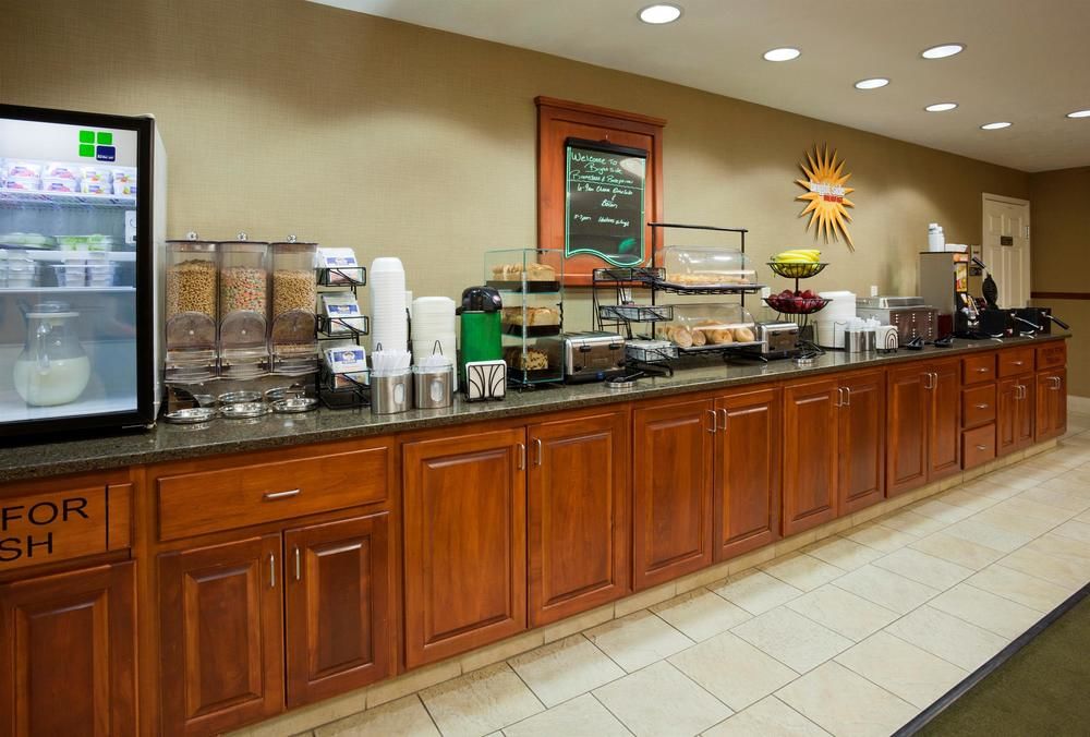 La Quinta Inn & Suites by Wyndham Fargo-Medical Center