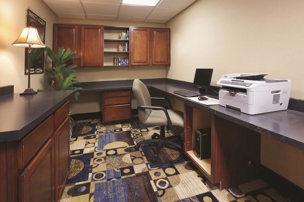 Comfort Suites