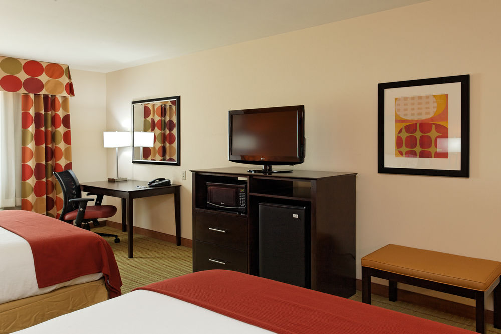 HOLIDAY INN EXPRESS HOTEL AND SUITES FLORENCE NORTHEAST