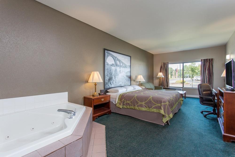 Super 8 by Wyndham Petersburg