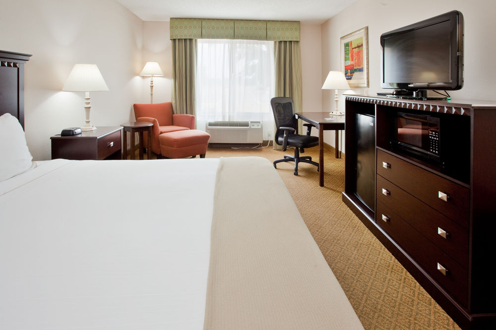 Holiday Inn Express and Suites Kinston