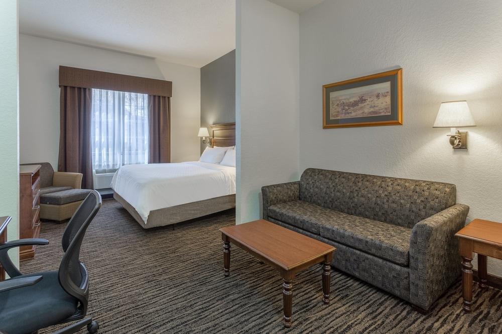 HOLIDAY INN EXPRESS HOTEL AND SUITES KEYSTONE