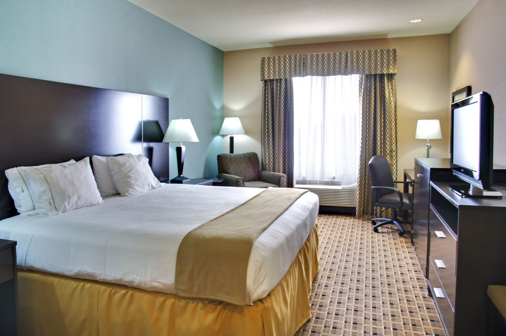 Holiday Inn Express & Suites Energy Corridor West Oaks, an IHG Hotel