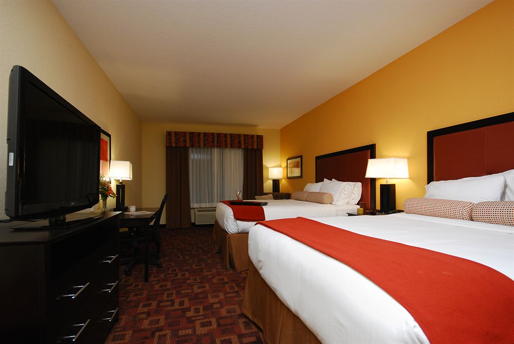 Holiday Inn Express and Suites Gonzales