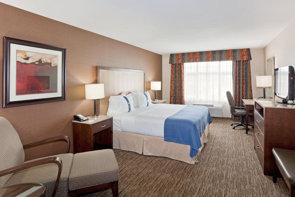 HOLIDAY INN HOTEL AND SUITES SURREY EAST - CLOVERDALE