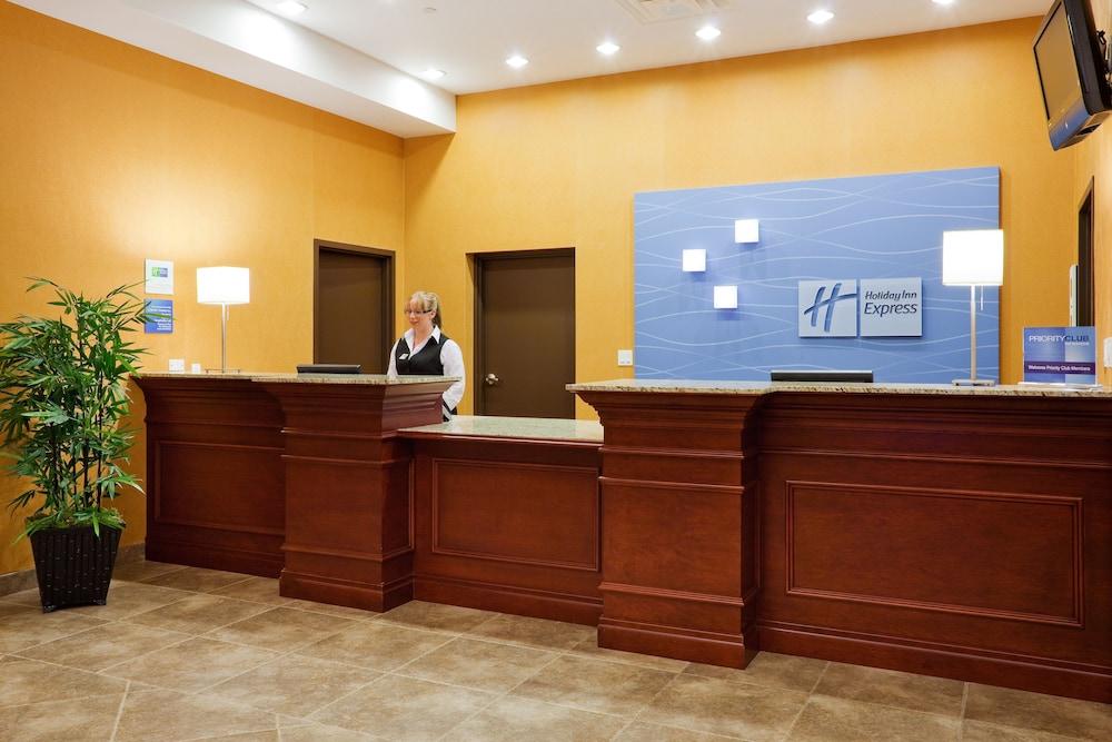 HOLIDAY INN EXPRESS HOTEL AND SUITES CLARINGTON - BOWMANVILLE