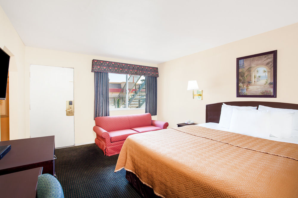 Travelodge by Wyndham Barstow