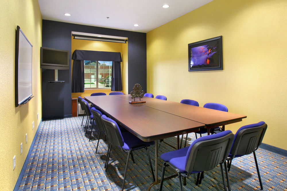 Microtel Inn & Suites by Wyndham Kearney