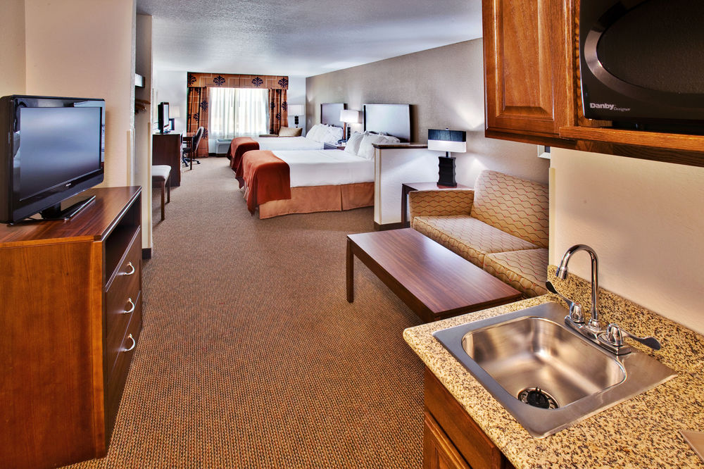 HOLIDAY INN EXPRESS HOTEL AND SUITES DUBUQUE-WEST