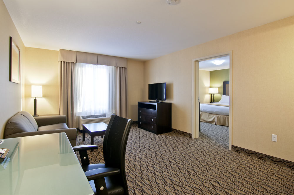 Holiday Inn Express and Suites Fort Saskatchewan