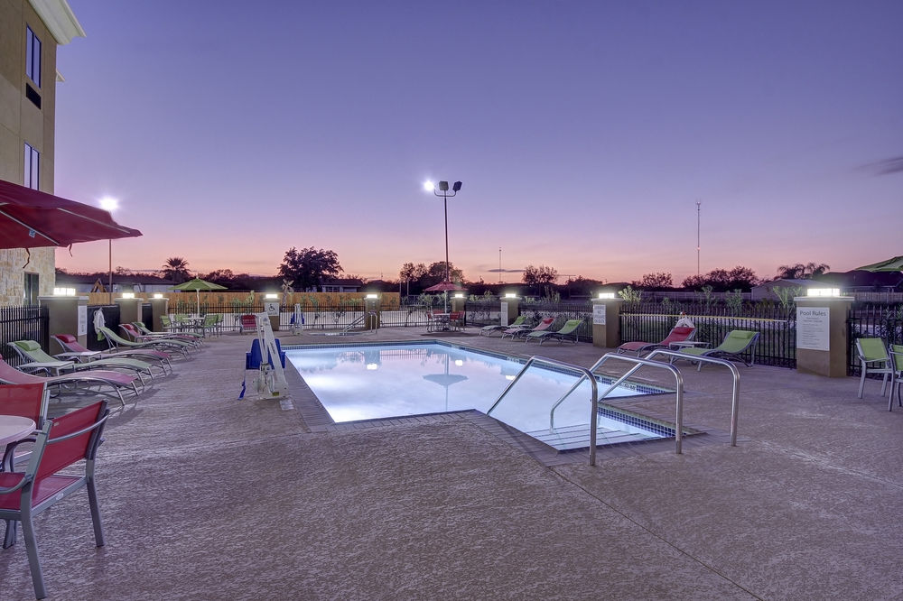 Holiday Inn Express & Suites Carrizo Springs, an IHG Hotel