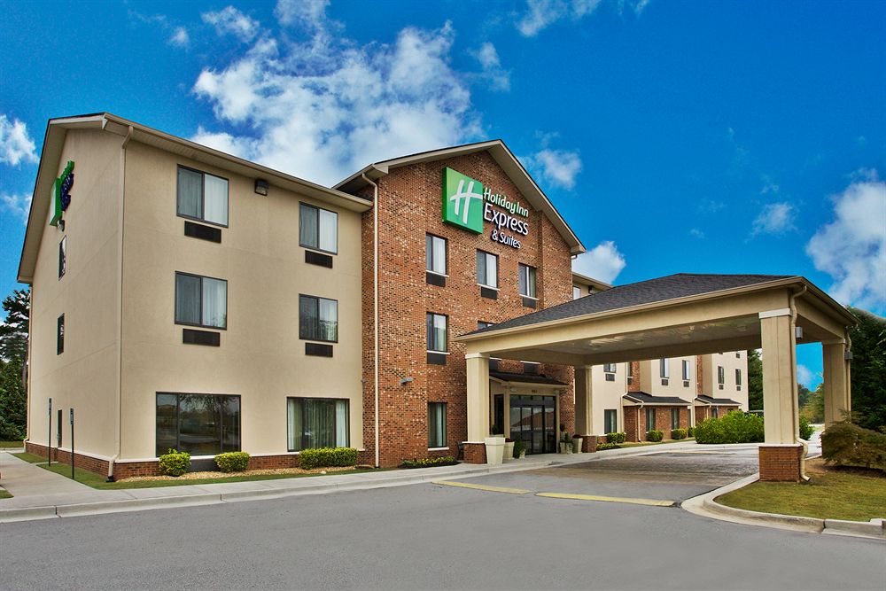 Comfort Inn AND Suites Near Lake Lanier