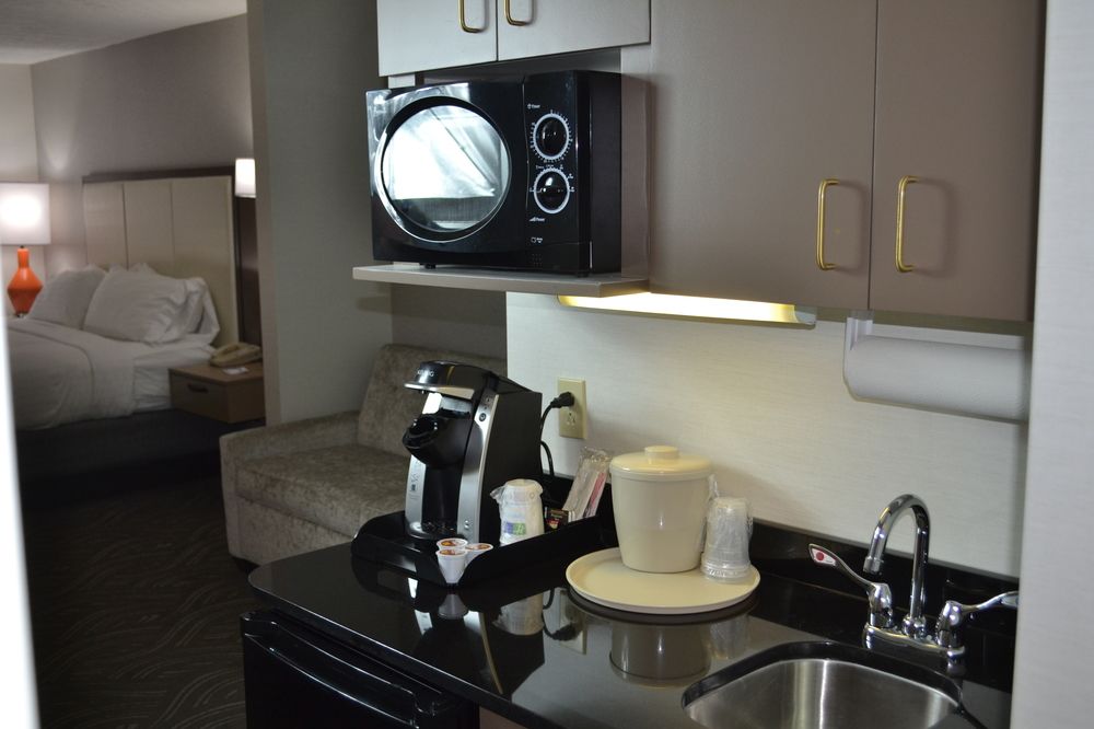 Holiday Inn Express & Suites Kent - University Area, an IHG Hotel