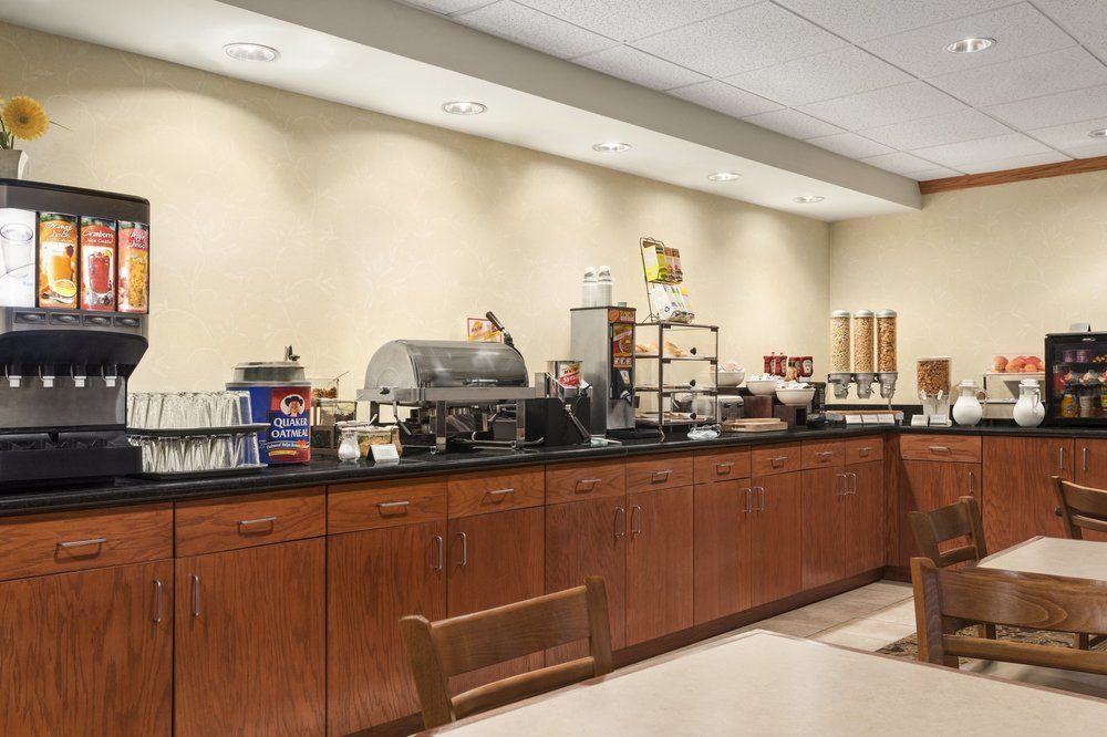 COUNTRY INN AND SUITES