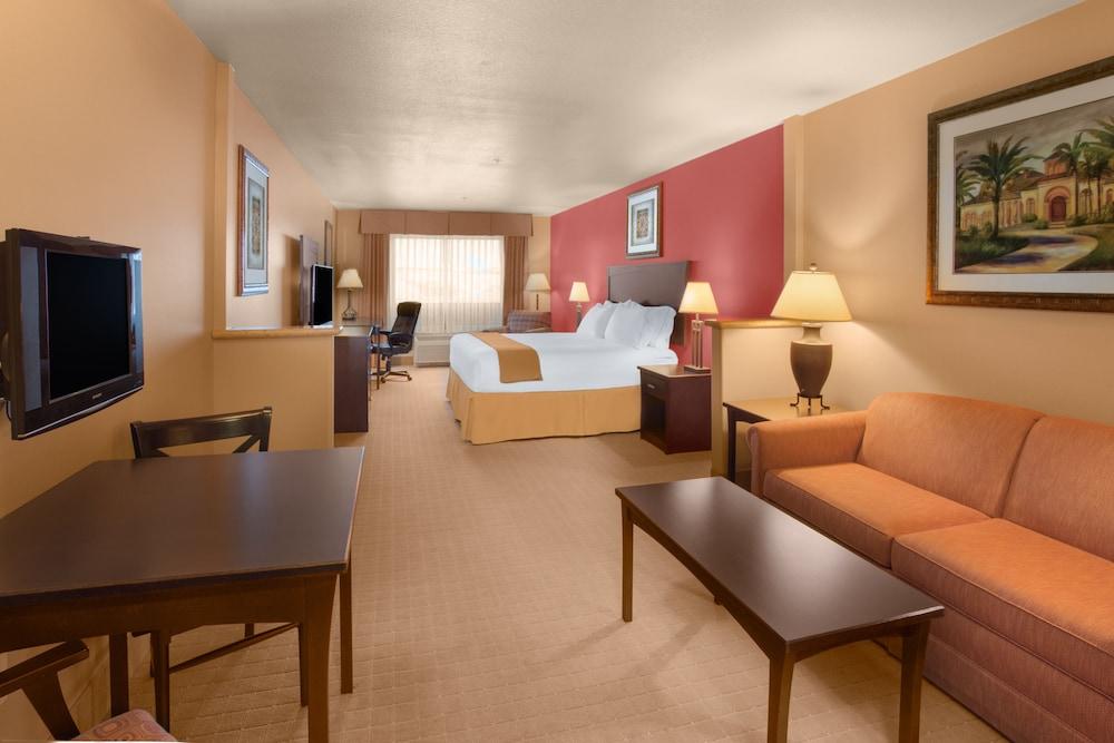 HOLIDAY INN EXPRESS HOTEL AND SUITES YUMA