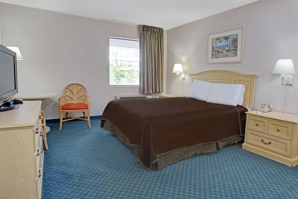 TRAVELODGE ORLANDO DOWNTOWN CENTROPLEX