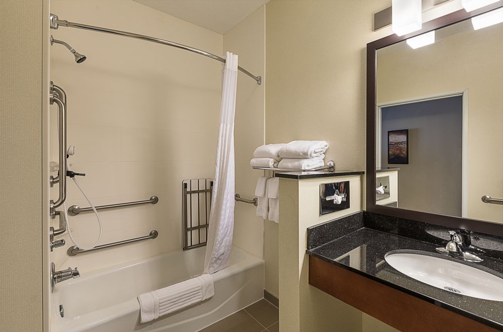 Comfort Suites Saginaw