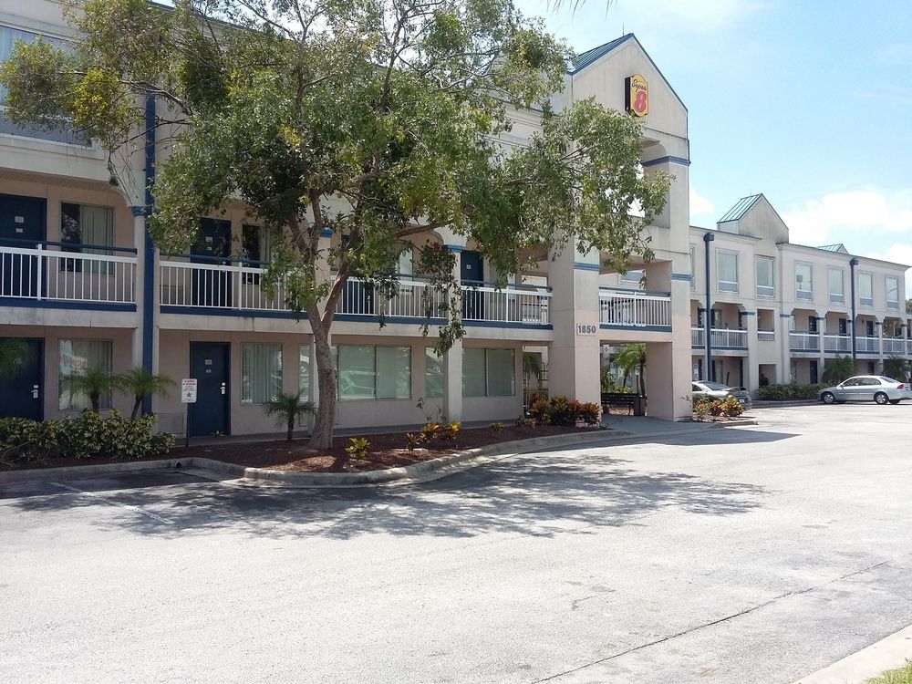 Travelodge Orlando Near Florida Mall