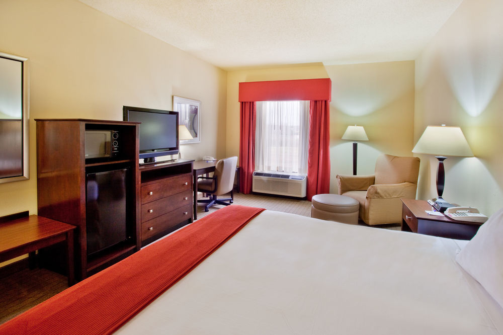 Baymont Inn & Suites Calhoun