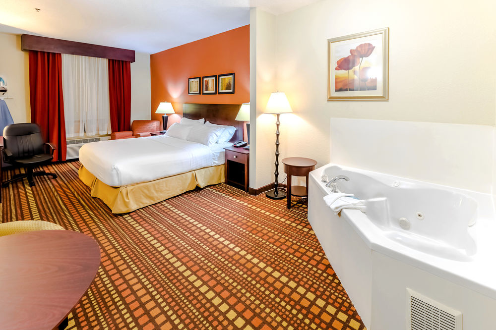 HOLIDAY INN EXPRESS HOTEL AND SUITES CANTON