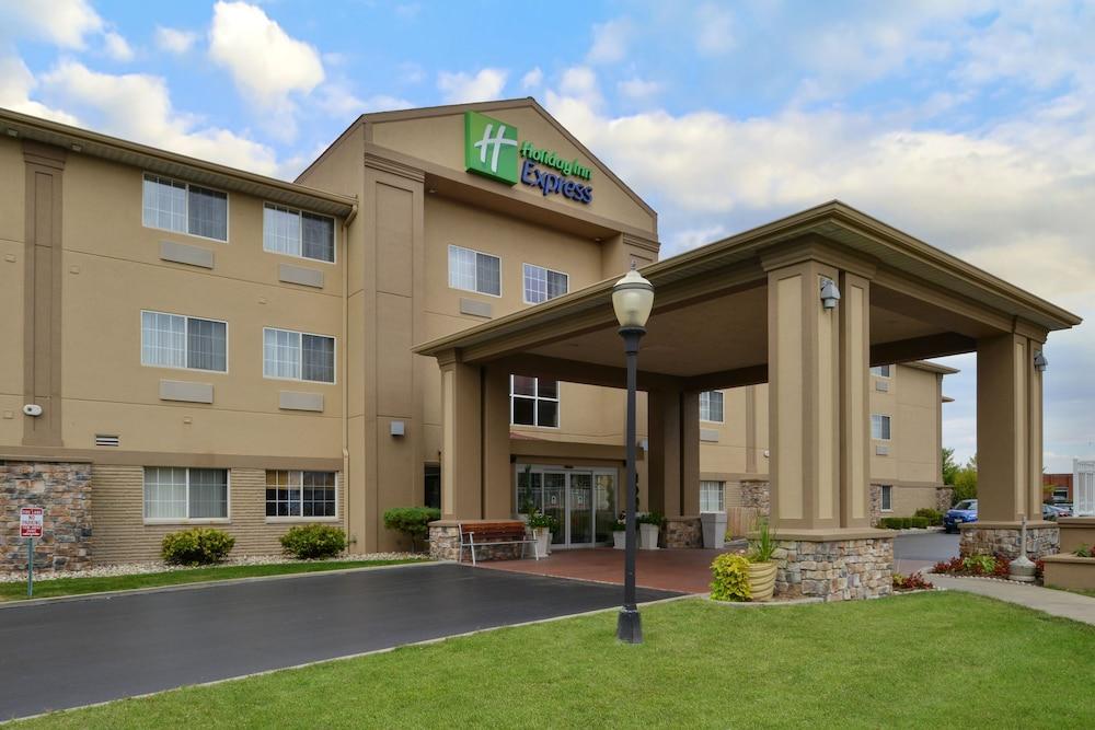Holiday Inn Express and Suites St. Joseph