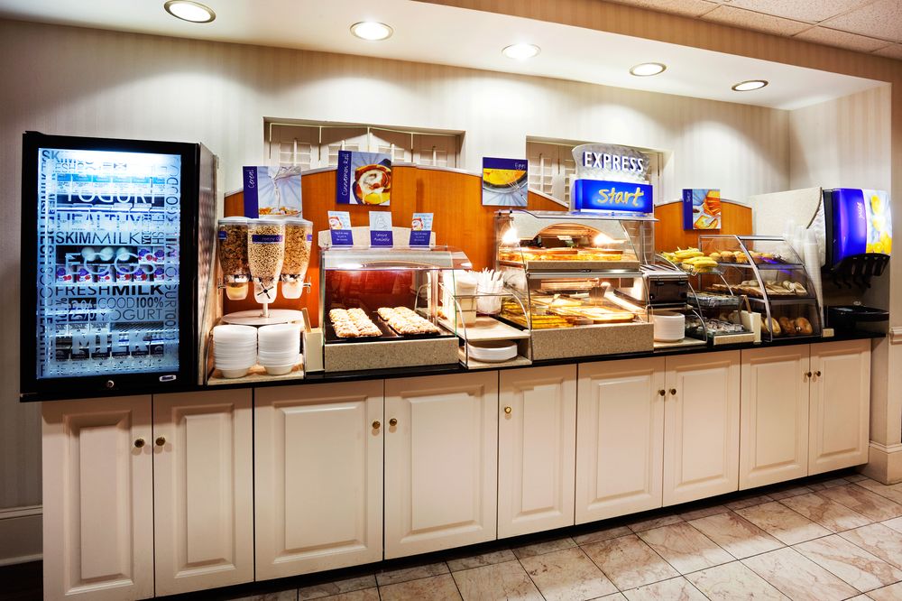 Holiday Inn Express Charleston, an IHG Hotel