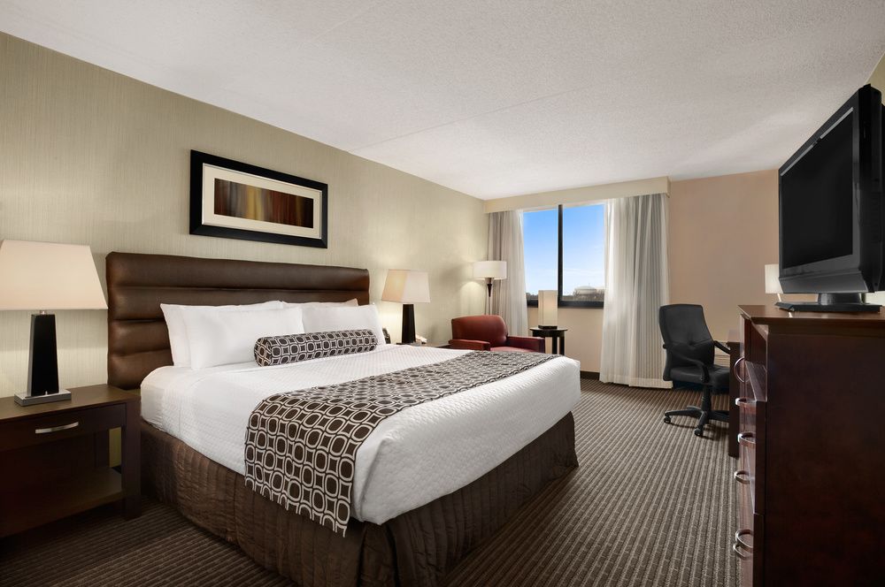 CROWNE PLAZA HOTEL COLUMBUS NORTH